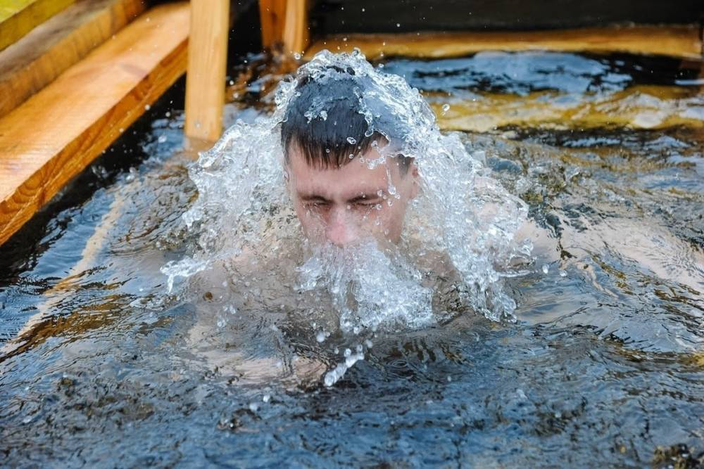 Ученые выяснили, как сауна и ледяная вода влияют на похудение