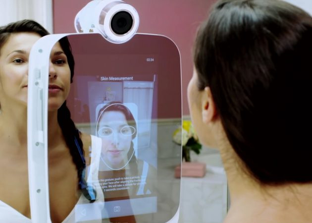 Умное зеркало HiMirror Plus следит за состоянием вашей кожи